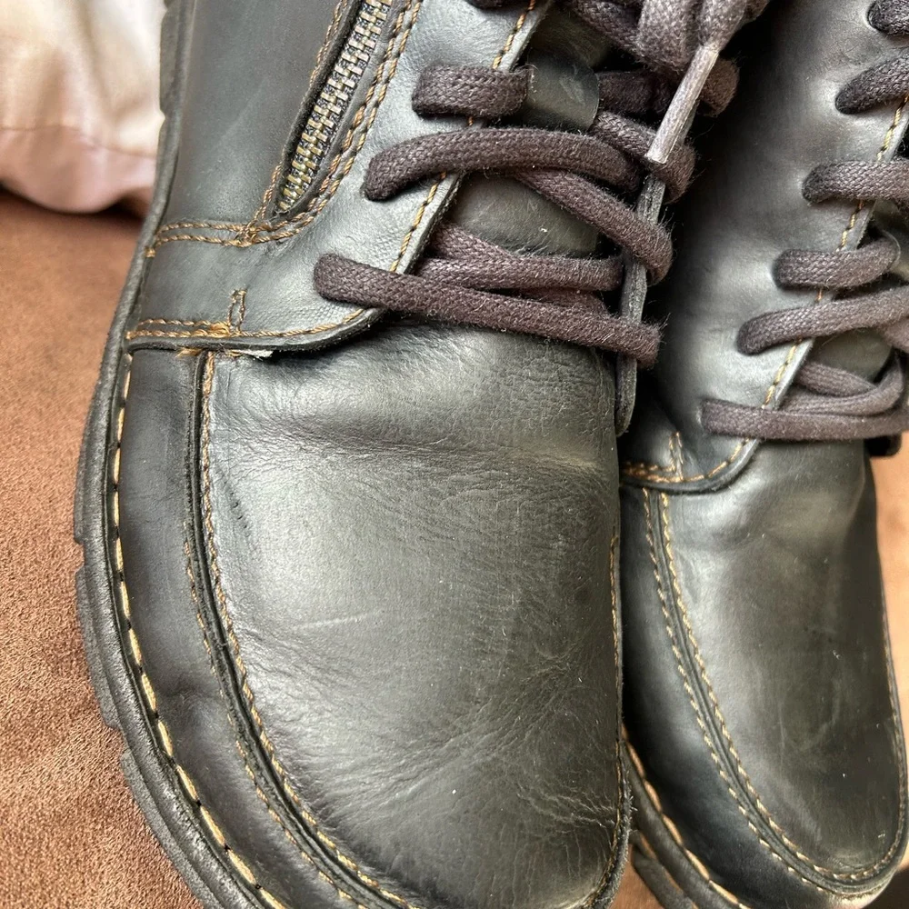 Born Men's Born Size 9 black Chukka Boots with Sturdy Leather